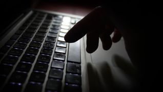 Kinder und Jugendliche sind den Gefahren im Internet oft schutzlos ausgeliefert.