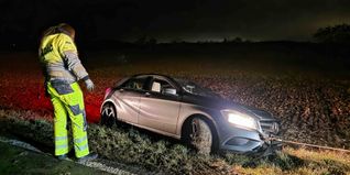 Für die A-Klasse endete die Fahrt neben der Straße.