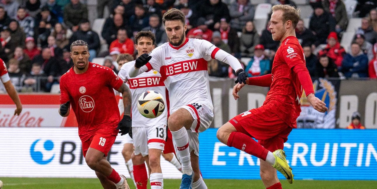 Eliot Bujupi noch im Trikot des VfB Stuttgart. Acht Jahre trug er das Trikot mit dem Brustring. Bild: Eibner
