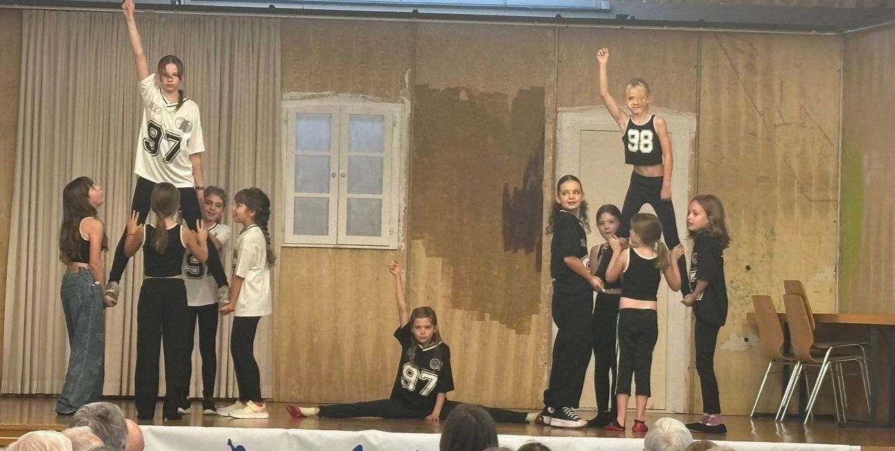 Die Tanz-Gruppe "Dance 4 Kids" sorgte für Unterhaltung