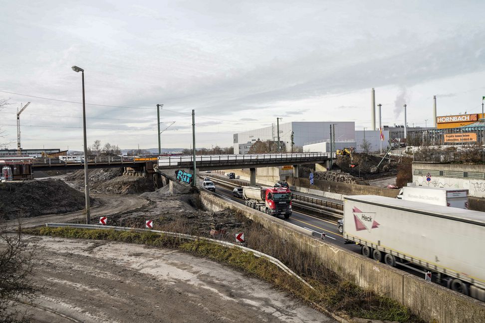 Im vergangenen Dezember wurde die alte Brücke über die A81 abgerissen. Bild: Dettenmeyer