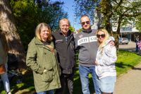 Hocketse unterm Maibaum beim Maichinger Bürgerhaus