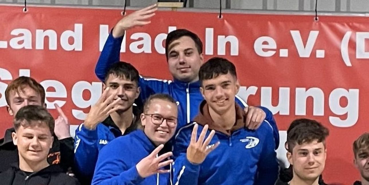 Das Böblinger Team ganz oben auf dem Siegertreppchen mit Eliano Annecke, Jasmin Treder, Tamino Annecke und Moreno Annecke.Bild: z