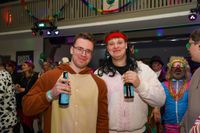 Ausgelassenheit und gute Laune bei "So richtig Fasnet" in der Maichinger Turn- und Festhalle.