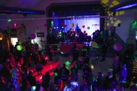 Ausgelassenheit und gute Laune bei "So richtig Fasnet" in der Maichinger Turn- und Festhalle.