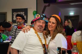 Ausgelassenheit und gute Laune bei "So richtig Fasnet" in der Maichinger Turn- und Festhalle.