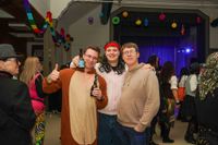 Ausgelassenheit und gute Laune bei "So richtig Fasnet" in der Maichinger Turn- und Festhalle.