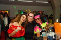 Ausgelassenheit und gute Laune bei "So richtig Fasnet" in der Maichinger Turn- und Festhalle.