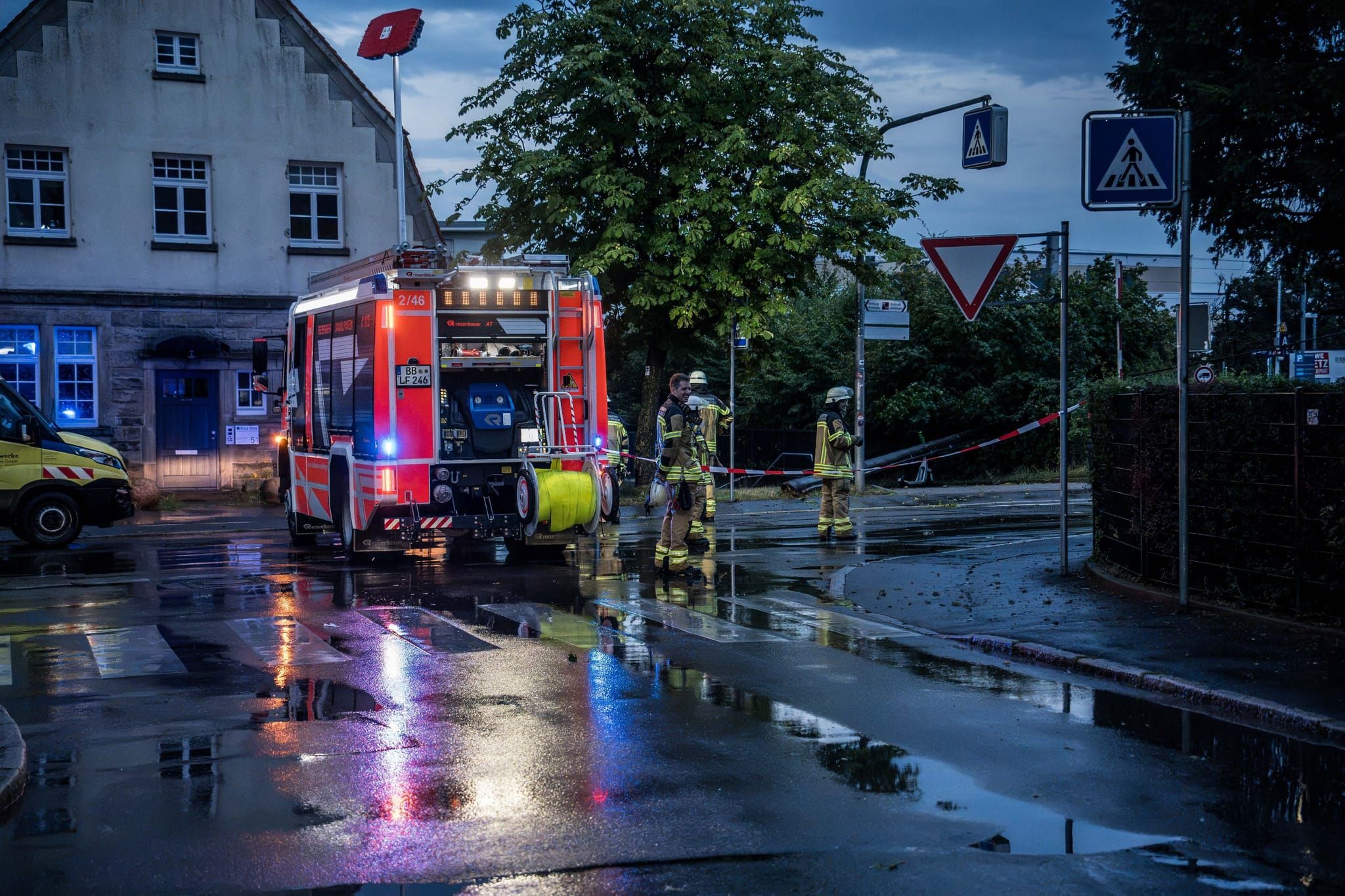 Feuerwehr und Stadtwerke im Einsatz in Maichingen.