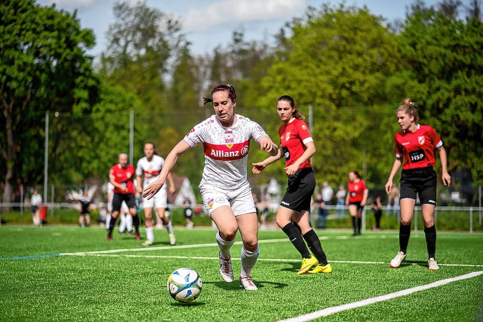 Jana Spengler (vorne) will mit dem VfB auch eine gute Rolle in der Regionalliga spielen. Bild: Eibner