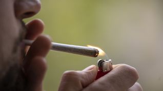 Die Union fordert schärfere Cannabis-Regeln (Symbolbild).