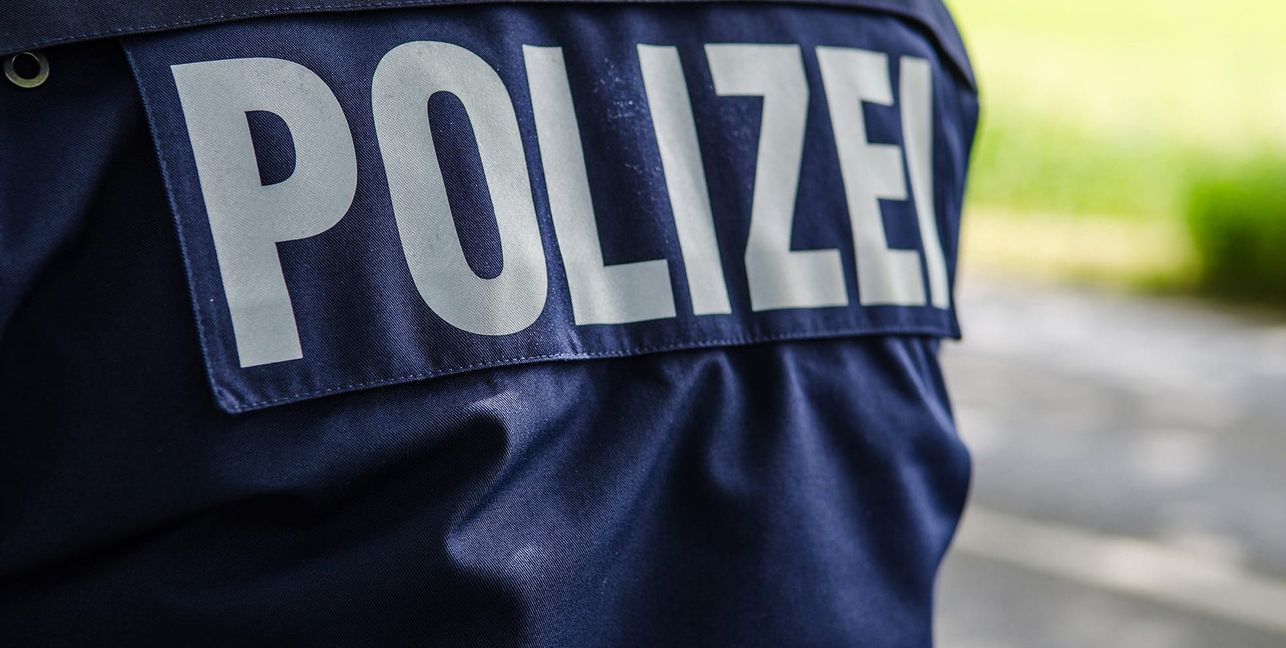 Die Polizei bittet Zeugen, sich zu melden.
