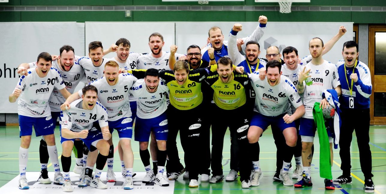 So sehen Sieger aus: Die HSG Böblingen/Sindelfingen nach dem 30:29-Sieg in der Sommerhofenhalle gegen den TSV Bönnigheim. Bild: photostampe