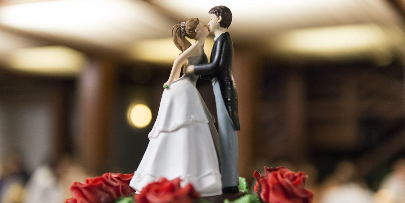 Wenn die Liebe groß ist, geht man zum Standesamt. In Sindelfingen, Maichingen und Darmsheim gibt es verschiedene Orte, wo man sich das Jawort geben kann. Bild: Adobe Stock