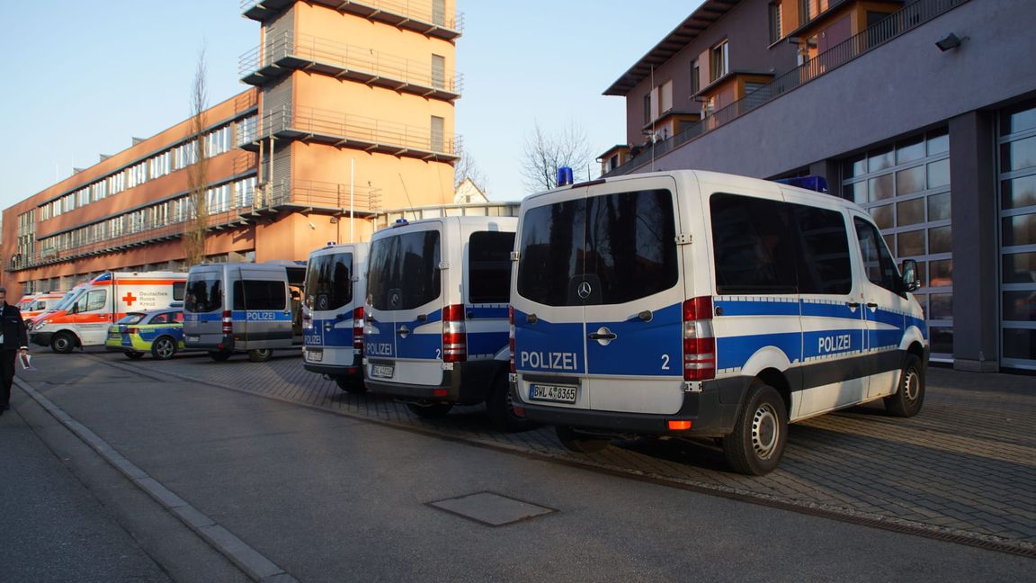 15. Februar 2017: Einsatzfahrzeuge vor dem Sindelfinger Feuerwehrhaus.