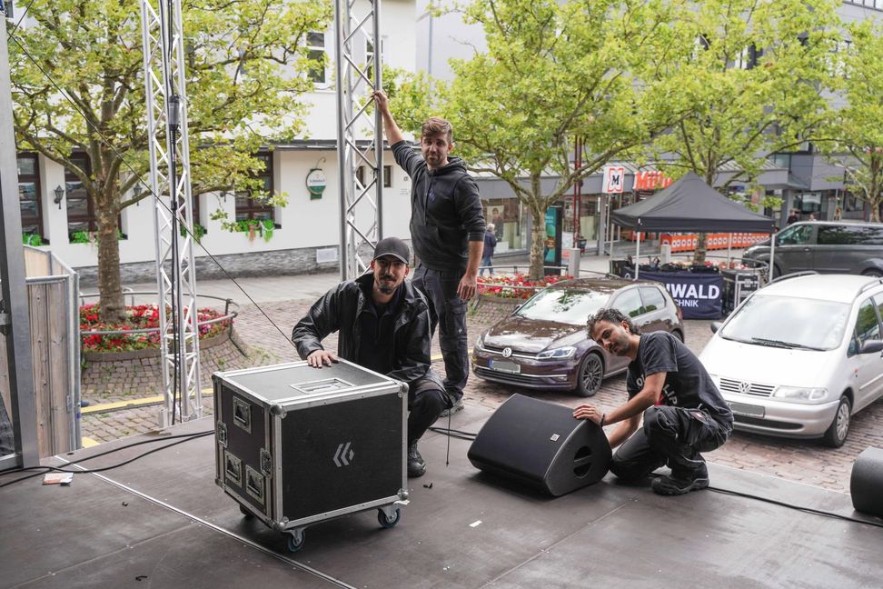 Sorgen für den richtigen Sound (von links): Alexander Dengel, Daniel Arnold und Neal Parchamy.