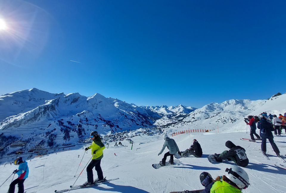 Bei schönstem Wetter macht Ski- und Snowboardfahren doppelt so viel Spaß. Bild: z