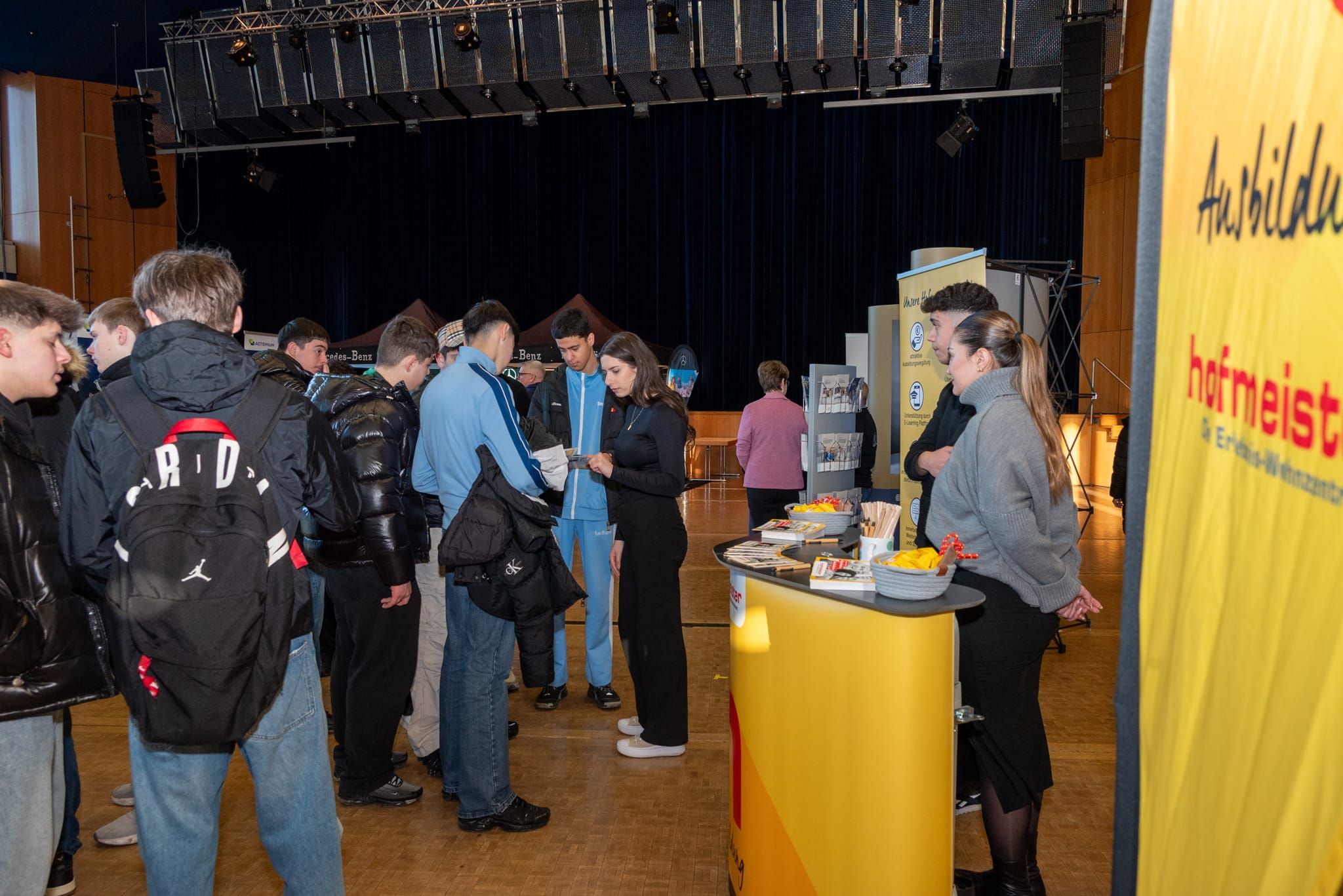 Großer Andrang bei der Azubi-Messe von Röhm-Medien in der Sindelfinger Stadthalle.
