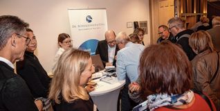 Mit gezielten Fragen kamen viele Besucher zu Rechtsanwalt Dr. Bernd Schmalenbach.