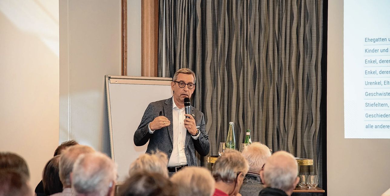 Michael Heiss von HWS Sindelfingen informierte über das Thema Erbschaftssteuer.