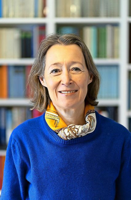 Die Kulturwissenschaftlerin Esther Gajek (59) forscht und unterrichtet am Lehrstuhl für Vergleichende Kulturwissenschaft der Universität Regensburg. Ihr antiquarisch erhältliches Buch „Adventskalender – von den Anfängen bis zur Gegenwart“ gilt als Standardwerk zum Thema.
 Foto: Roland Pokorny