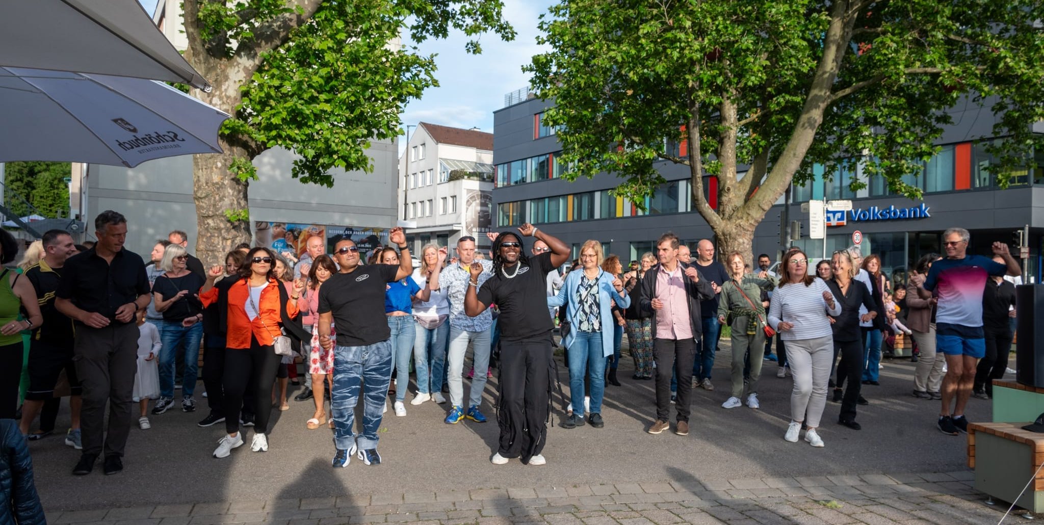 Beim Salsa-Abend wird es karibisch.