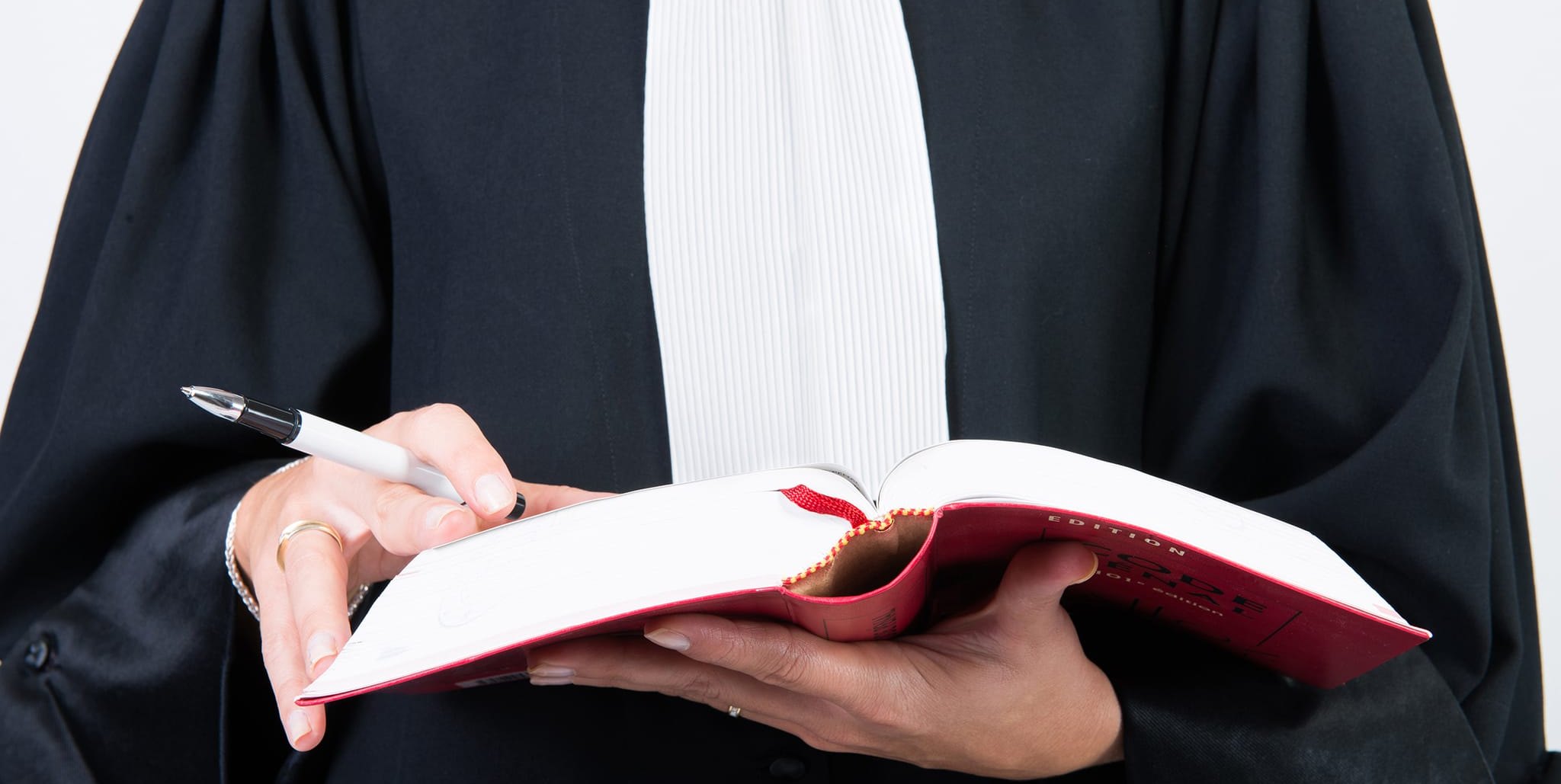 Ein alte Weisheit besagt: Vor Gericht und auf See ist man in Gottes Hand.