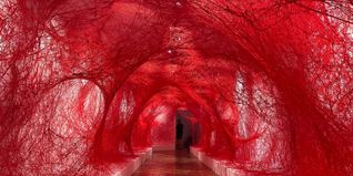 Einer der bisherigen Hingucker im Schauwerk: Mit einem Netzwerk aus roten Fäden war die Japanerin Chiharu Shiota nach der Installation „Silent Word“ im Sindelfinger Schauwerk bei der Biennale im südfranzösischen Aix-en-Provence vertreten.