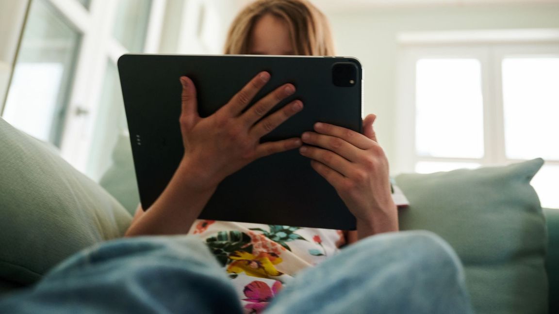 Laut einer Studie von 2023 sind etwa 680 000 junge Menschen in Deutschland süchtig nach Computerspielen und sozialen Medien (Symbolbild).