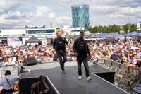 Ein ganzes Jahrzehnt voller Popkultur stand im Mittelpunkt bei der "90er Party" auf dem Flugfeld.