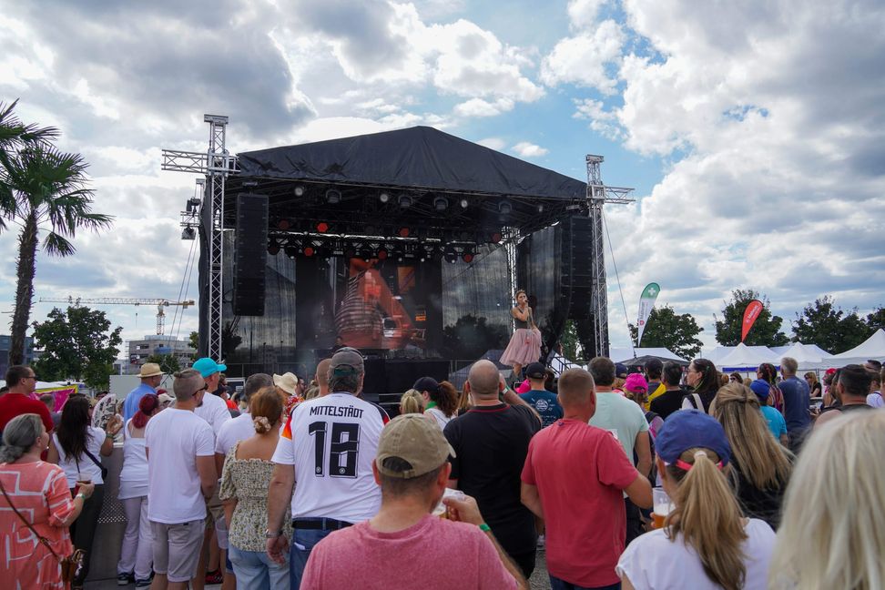 Ein ganzes Jahrzehnt voller Popkultur stand im Mittelpunkt bei der "90er Party" auf dem Flugfeld.
