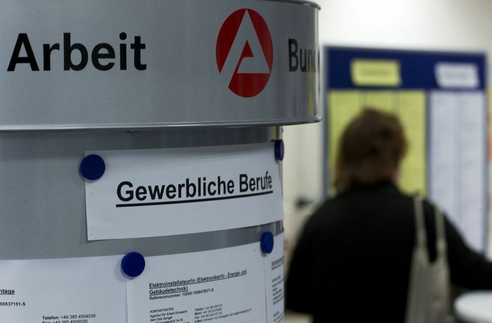 Es gehört zum täglichen Geschäft aller Arbeitsagenturen und Jobcenter, Arbeitsuchenden über einen Vermittlungsgutschein (AVGS) professionelle Unterstützung zu ermöglichen.
Foto: dpa/Jens Büttner