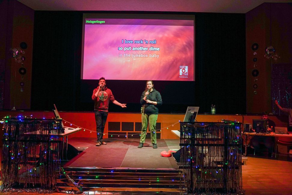 Die Karaoke-Night vom Gesangsverein war ein voller Erfolg. Bis in die Nacht hinein ging es in der Stadthalle Holzgerlingen gesanglich hoch her.