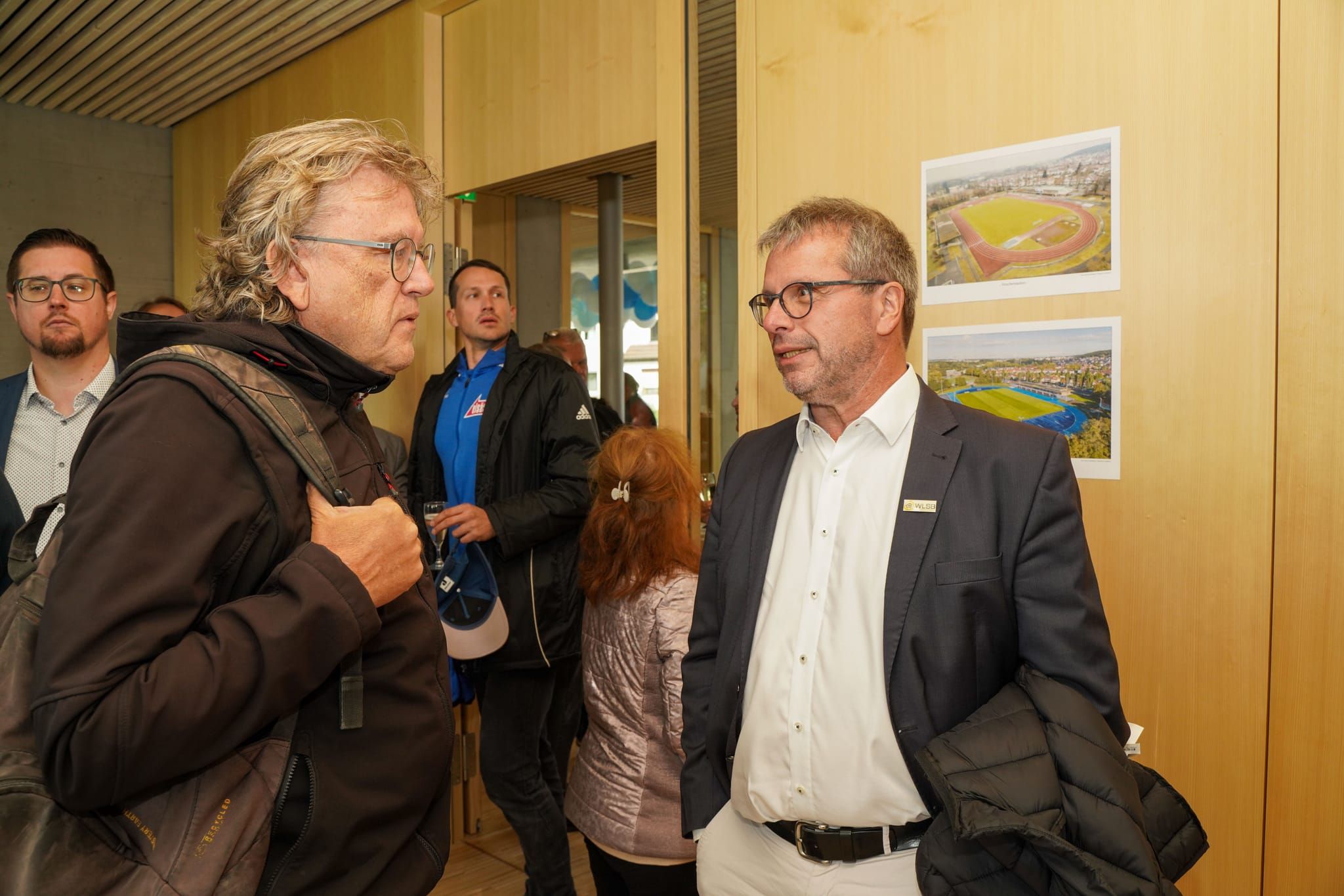 Leute, Leute: Die Einweihung des sanierten Floschenstadions in Sindelfingen.