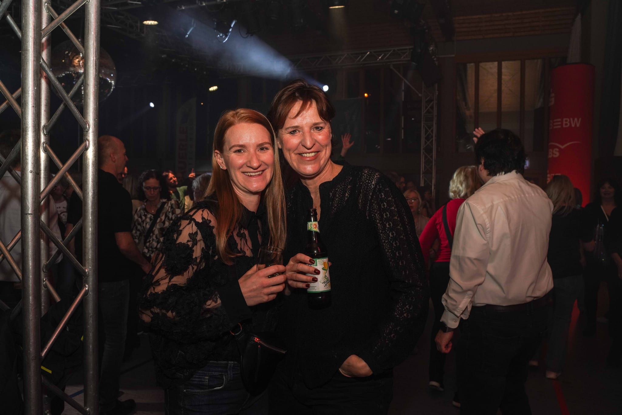 SWR 1 Disco in Dachtel: Volles Haus und eine Mega-Stimmung ab dem ersten Song. Die Party ging bis in die Nacht hinein.