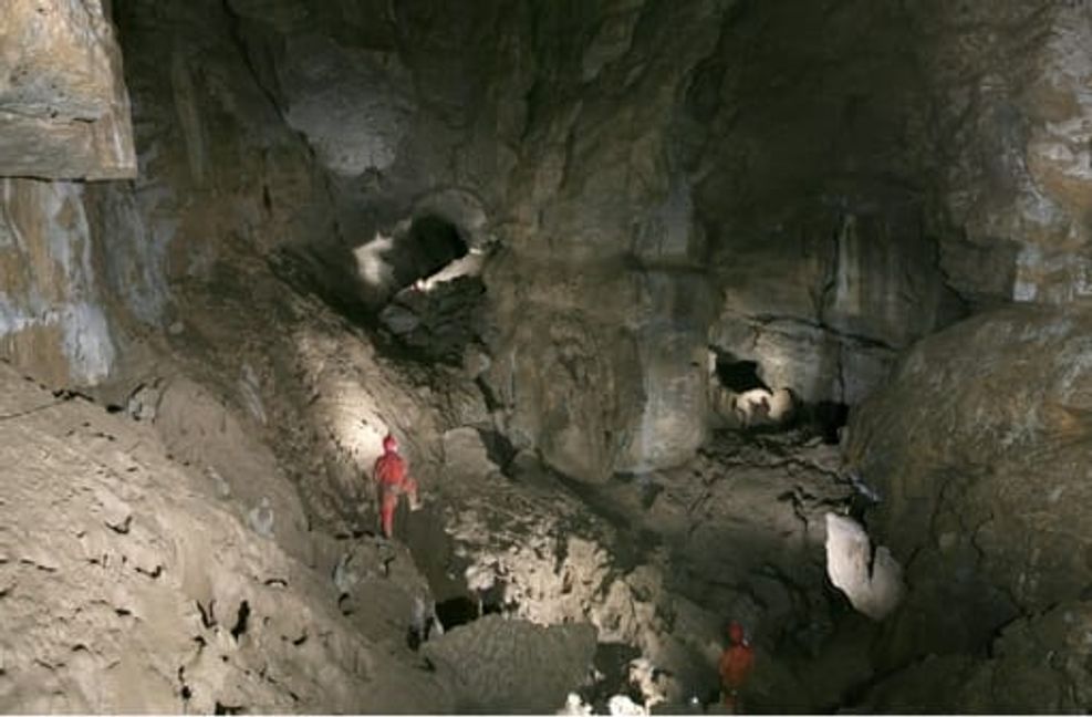 Höhlenwelten unter der Alb: 60 Meter unter der Erde in der Vetterhöhle offenbart ein gewaltiges Panorama – die Abzweighalle zwischen Walhalla und Wolkenschloss