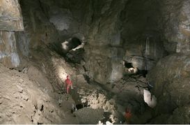 Höhlenwelten unter der  Alb: 60 Meter unter der Erde in der Vetterhöhle offenbart ein gewaltiges  Panorama  – die Abzweighalle zwischen Walhalla und Wolkenschloss