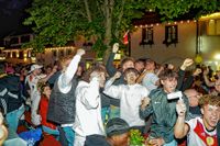Public Viewing des EM-Eröfnungsspiels auf dem Wettbachplatz in Sindelfingen.