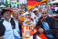 Public Viewing des EM-Eröfnungsspiels auf dem Wettbachplatz in Sindelfingen.