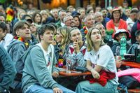 Public Viewing des EM-Eröfnungsspiels auf dem Wettbachplatz in Sindelfingen.