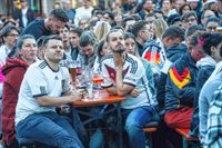 Public Viewing des EM-Eröfnungsspiels auf dem Wettbachplatz in Sindelfingen.