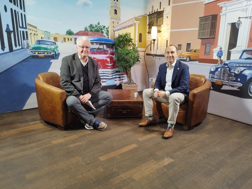 Böblingens Oberbürgermeister Dr. Stefan Belz schaut im Stadtgespräch Böblingen auf Regio TV im Dialog mit Hans-Jörg Zürn (Sindelfinger Zeitung/Böblinger Zeitung) auf das Jahr 2024 und nach vorne auf die wichtigsten Themen 2025.