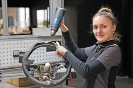 „DIe Mischung aus handwerklichem Geschick und Kreativität begeistert mich an meiner Arbeit“, sagt Tijana Suzanovic.