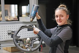 „DIe Mischung aus handwerklichem Geschick und Kreativität begeistert mich an meiner Arbeit“, sagt Tijana Suzanovic.