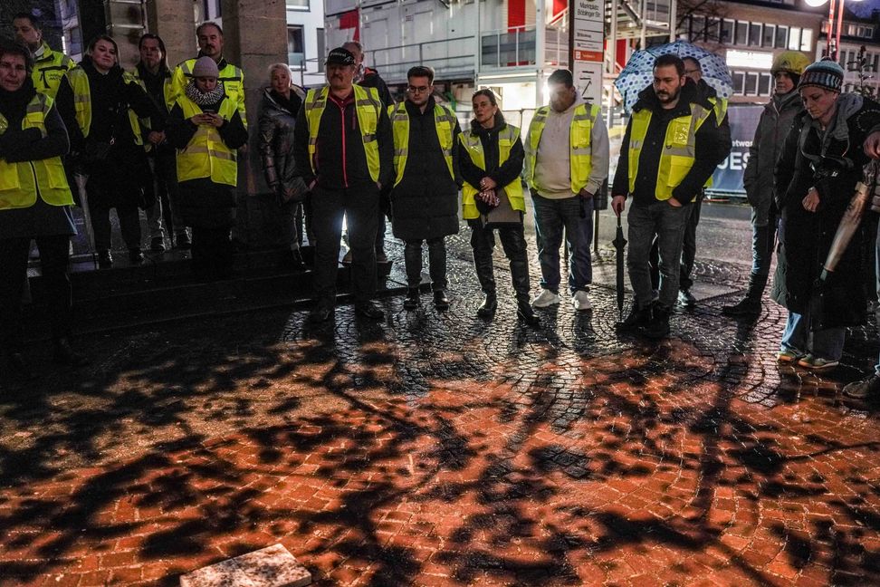 Gobo-Strahler werfen verschiedene Motive auf den Boden.