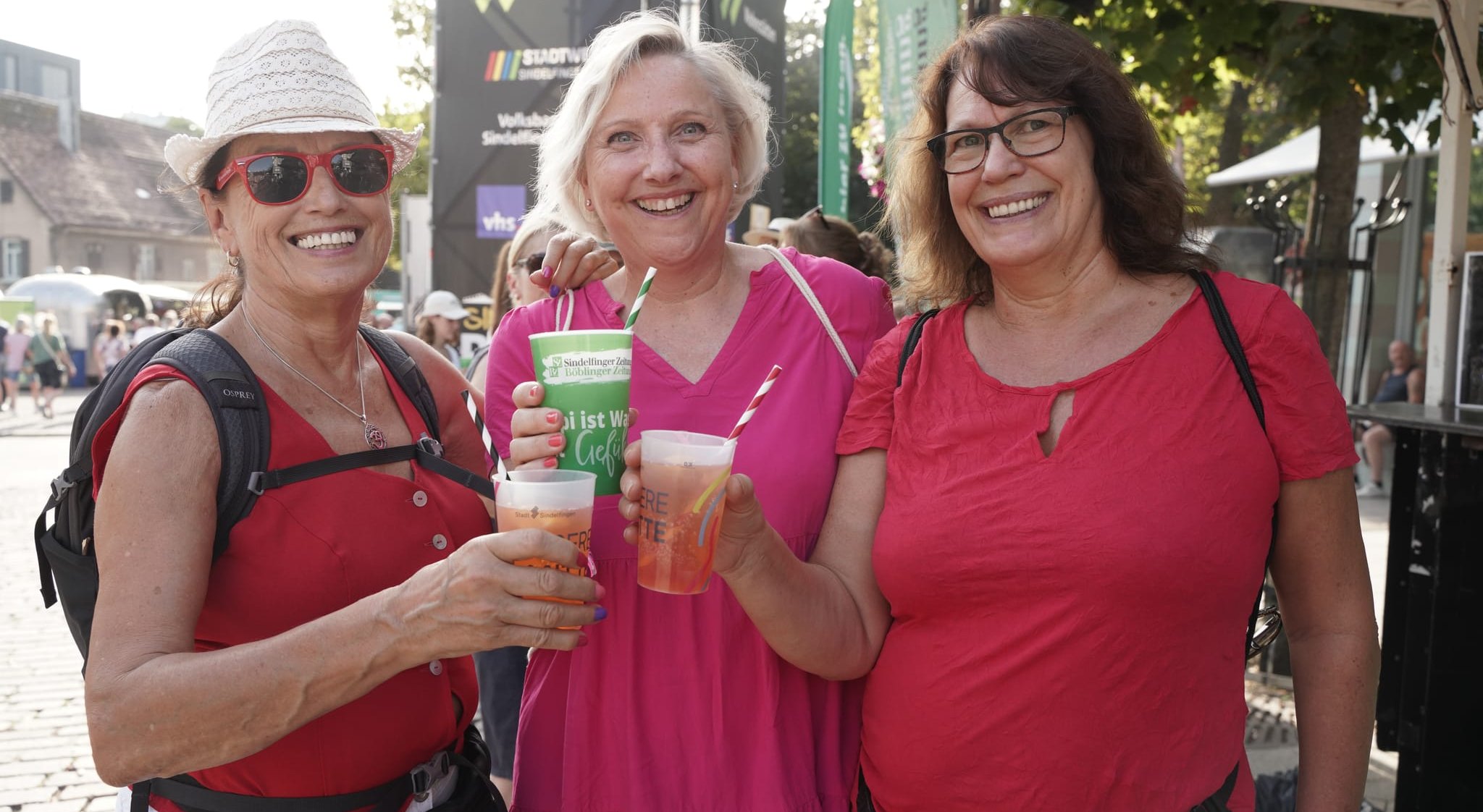 Die Freundinnen Sabine, Christine und Monika (von rechts).