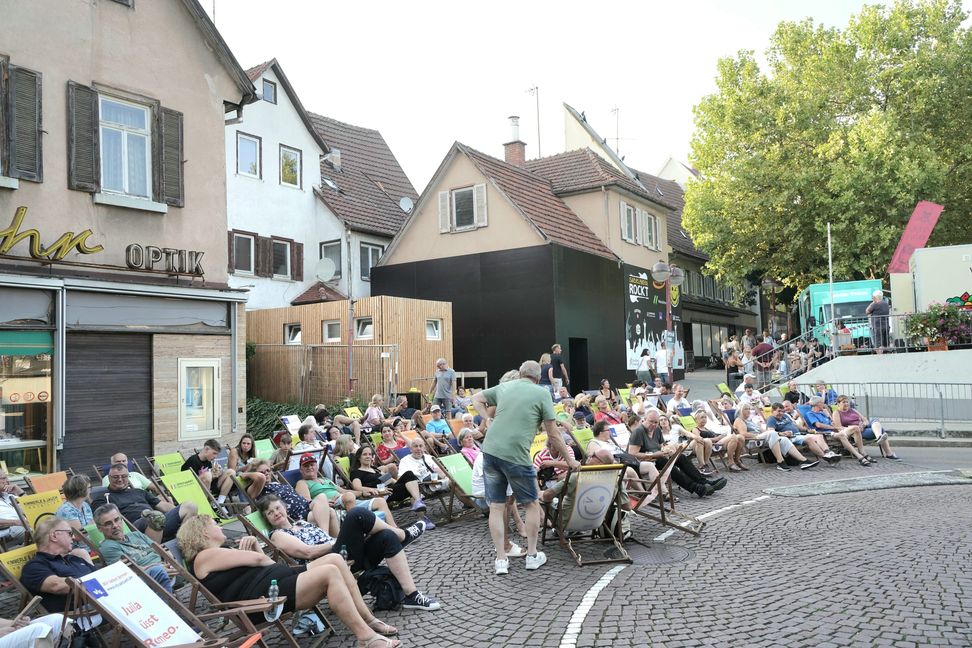 Wie immer sehr beliebt: Die Liegestühle am Planiedreieck.