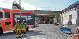Marcel Bauer (links) und Thomas Schnaufer vor dem künftigen Ost-Portal des Tunnels.