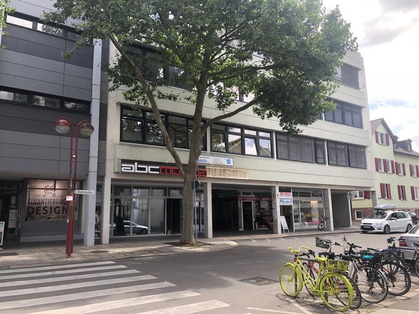 Im Erdgeschoss des Gebäudes Bahnhofstraße 1 entsteht eine kleine Markthalle. Bild: Bühl