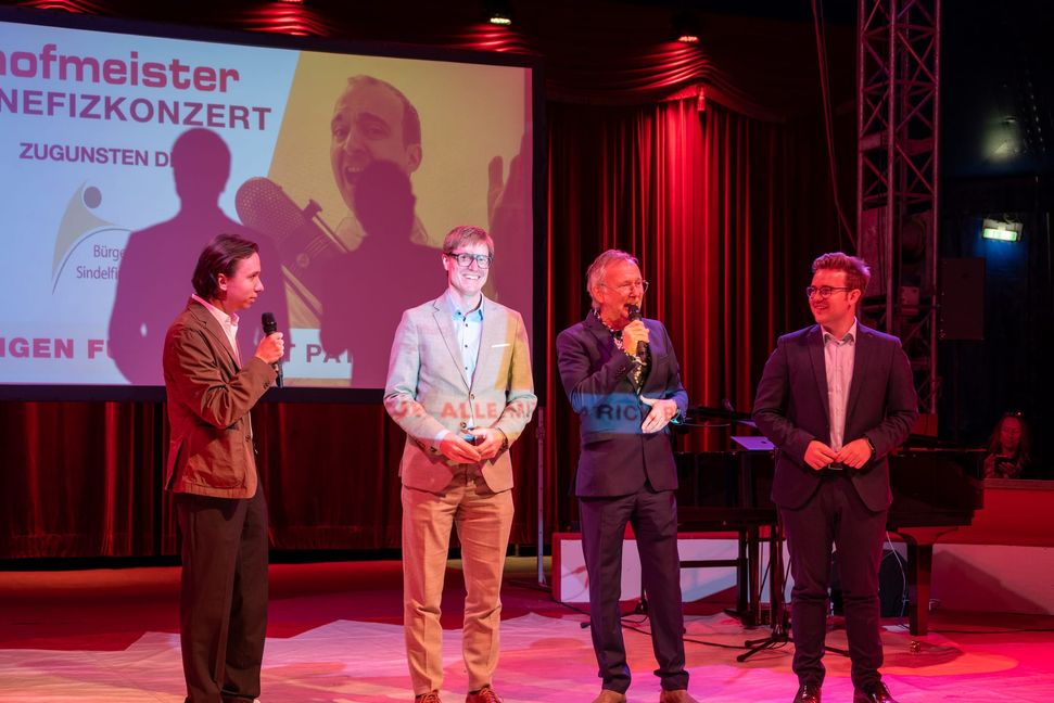 Die „Boy-Group“ Carl Friedrich Hofmeister, Markus Kleemann, Frank Hofmeister und Max Reinhardt (von links) eröffnet mit „Alle meine Entchen“ den Abend.